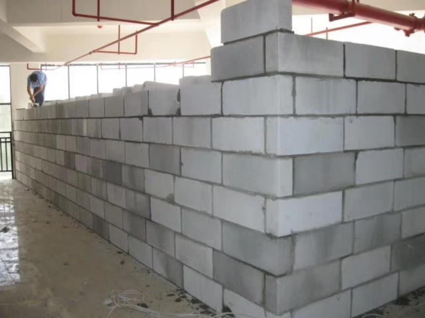 解放蒸压加气混凝土砌块承重墙静力和抗震性能的研究